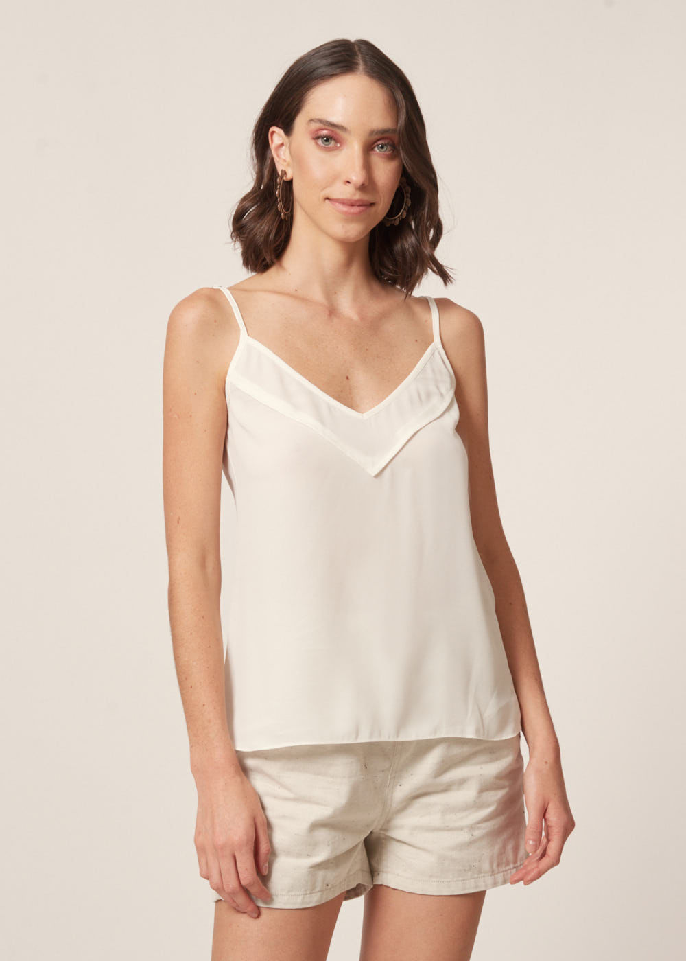 Regata Basica Recorte Em V Branco Regata Basica Recorte Em V Branco